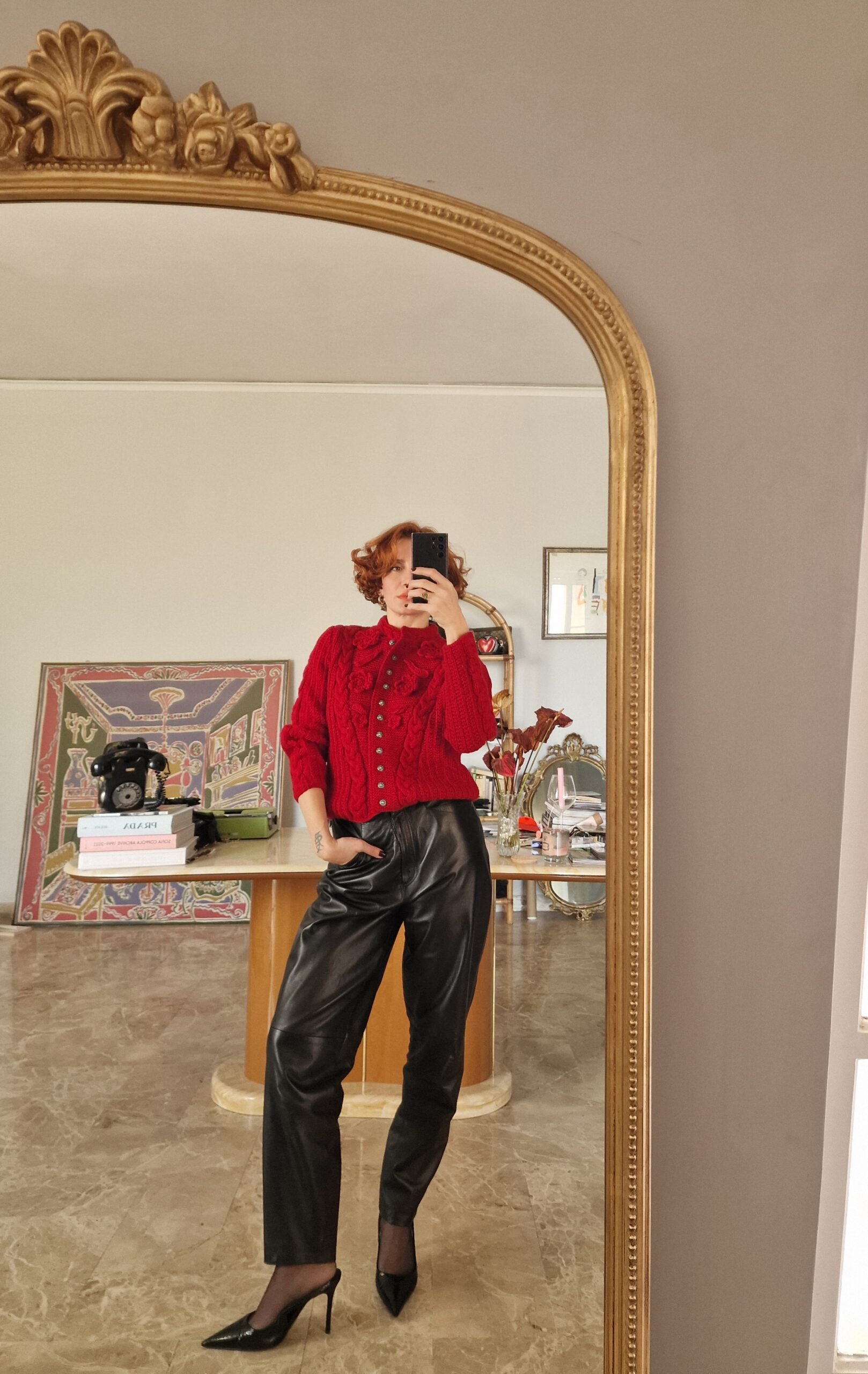 Cardigan capolavoro tirolese handmade in Pura lana rosso - immagine 2