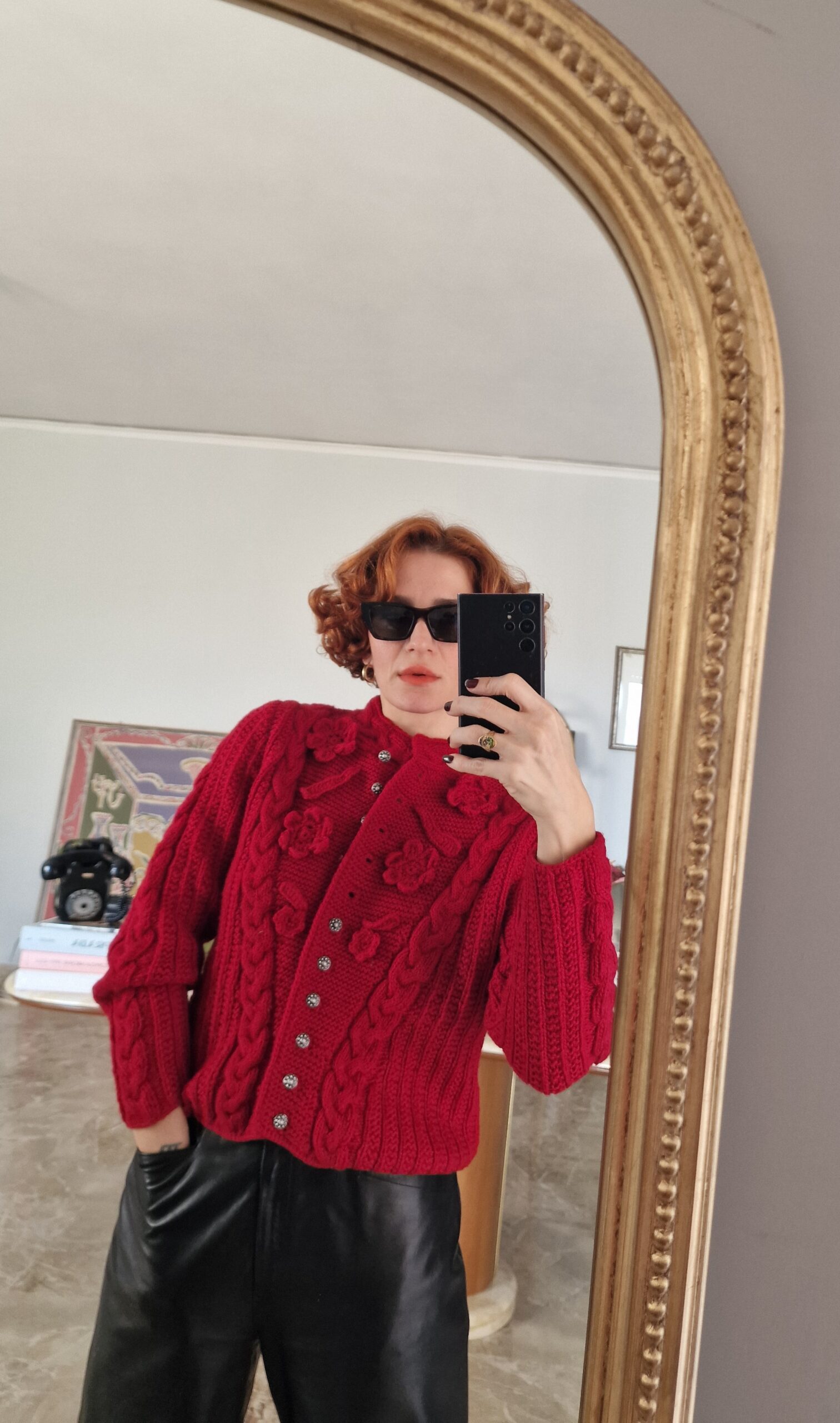 Cardigan capolavoro tirolese handmade in Pura lana rosso