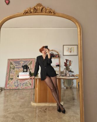 Giacca nera vintage anni 90 by Krizia Poi con scollo Orlato
