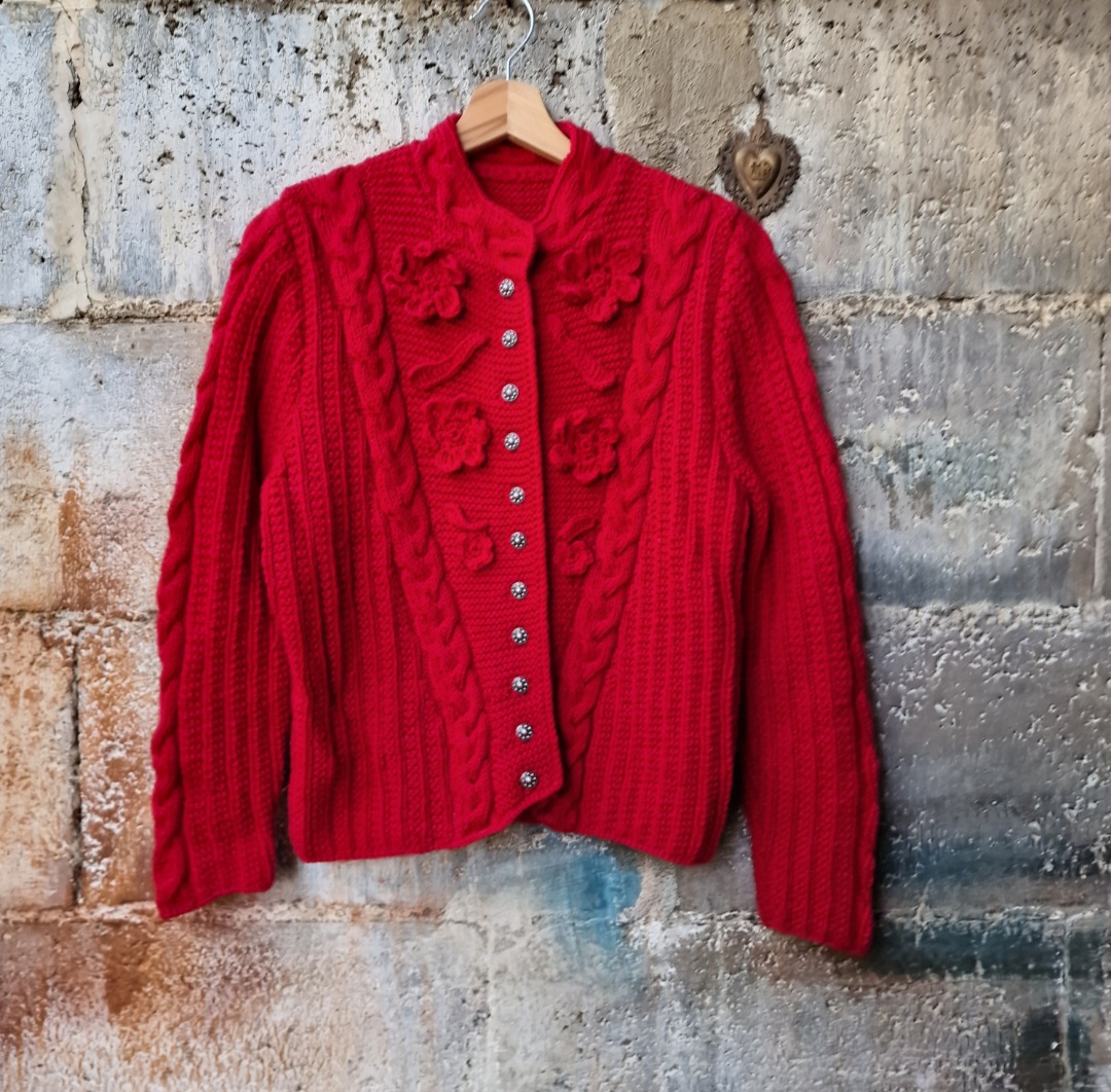 Cardigan capolavoro tirolese handmade in Pura lana rosso - immagine 6