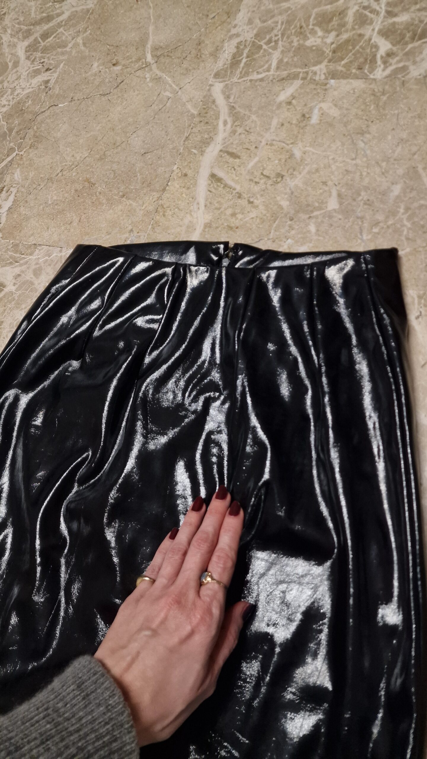 Gonna sartoriale in vinile nero tg 42 - immagine 12