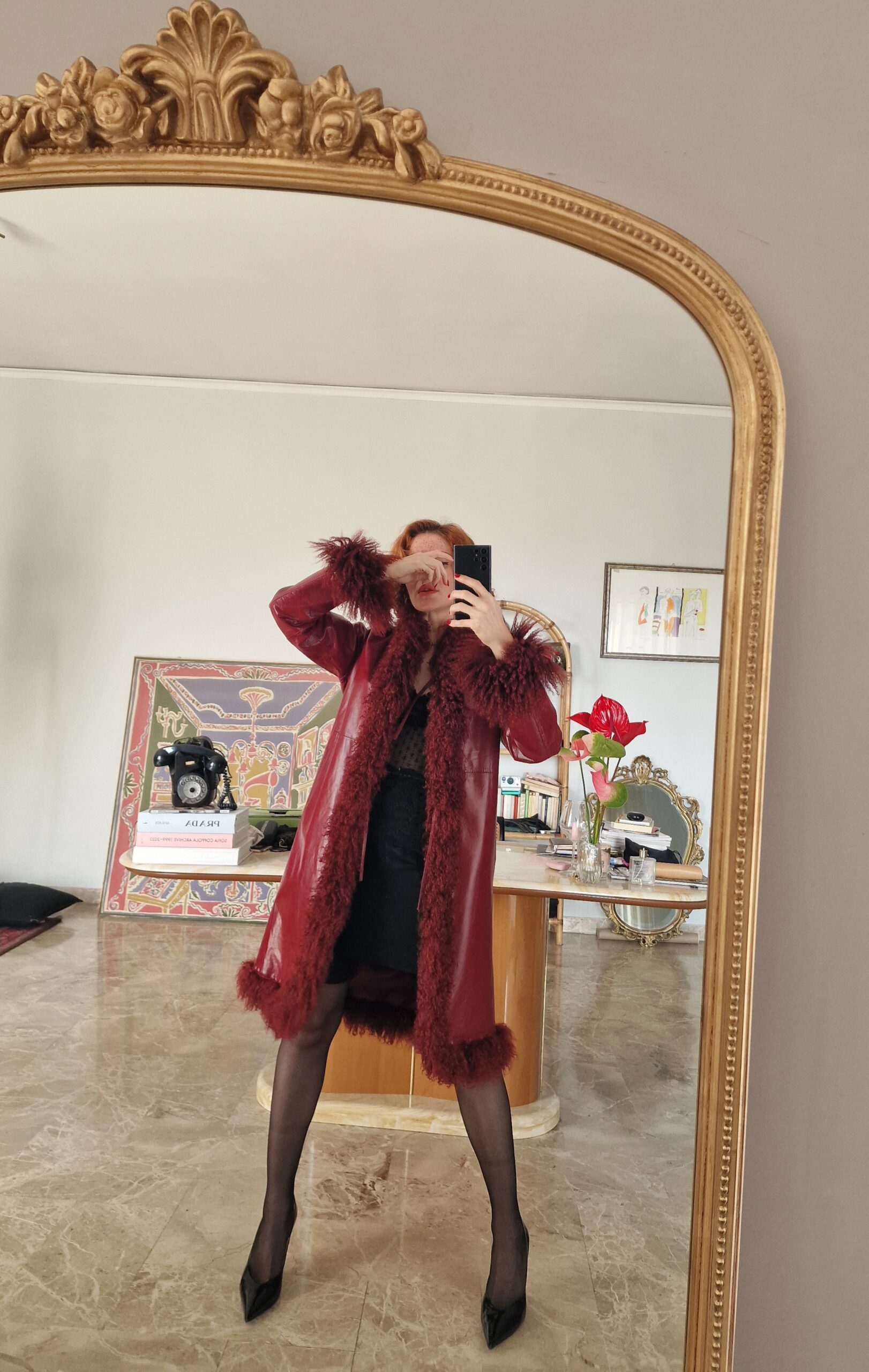Capospalla in pelle rosso ciliegia /burgundy con pelliccia di Mongolia, vintage ma nuovo tg 40/42 - immagine 2