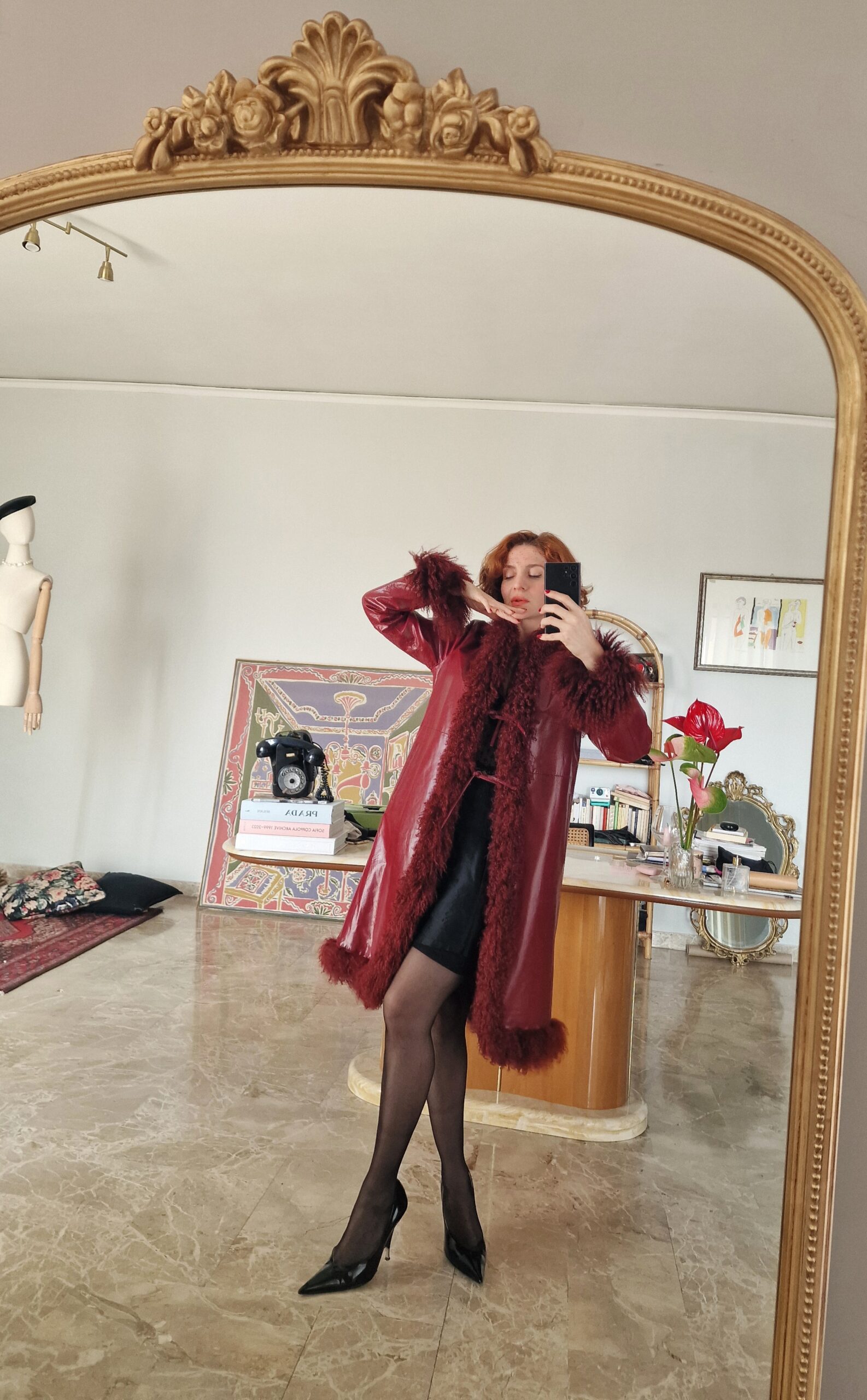Capospalla in pelle rosso ciliegia /burgundy con pelliccia di Mongolia, vintage ma nuovo tg 40/42 - immagine 3