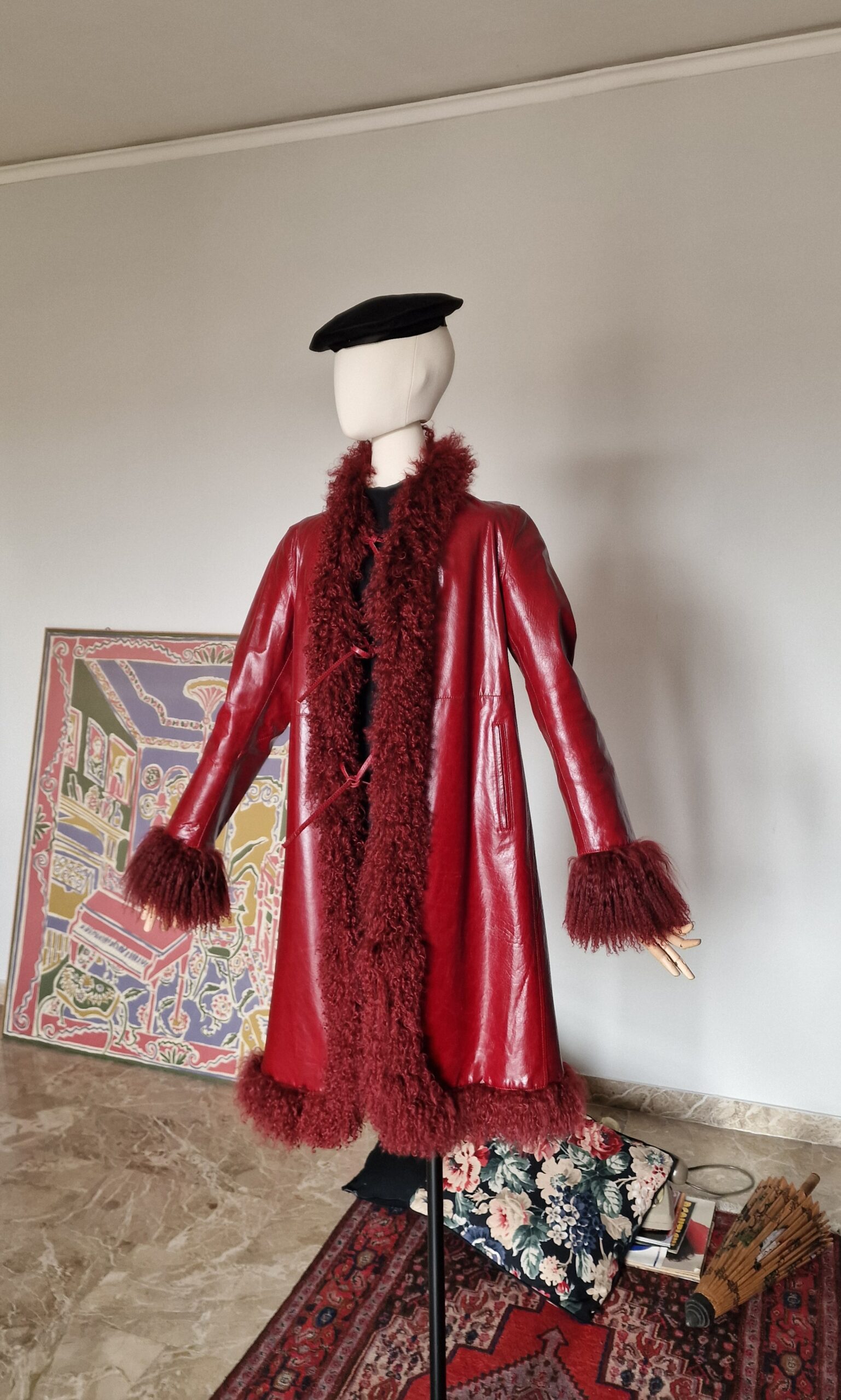 Capospalla in pelle rosso ciliegia /burgundy con pelliccia di Mongolia, vintage ma nuovo tg 40/42