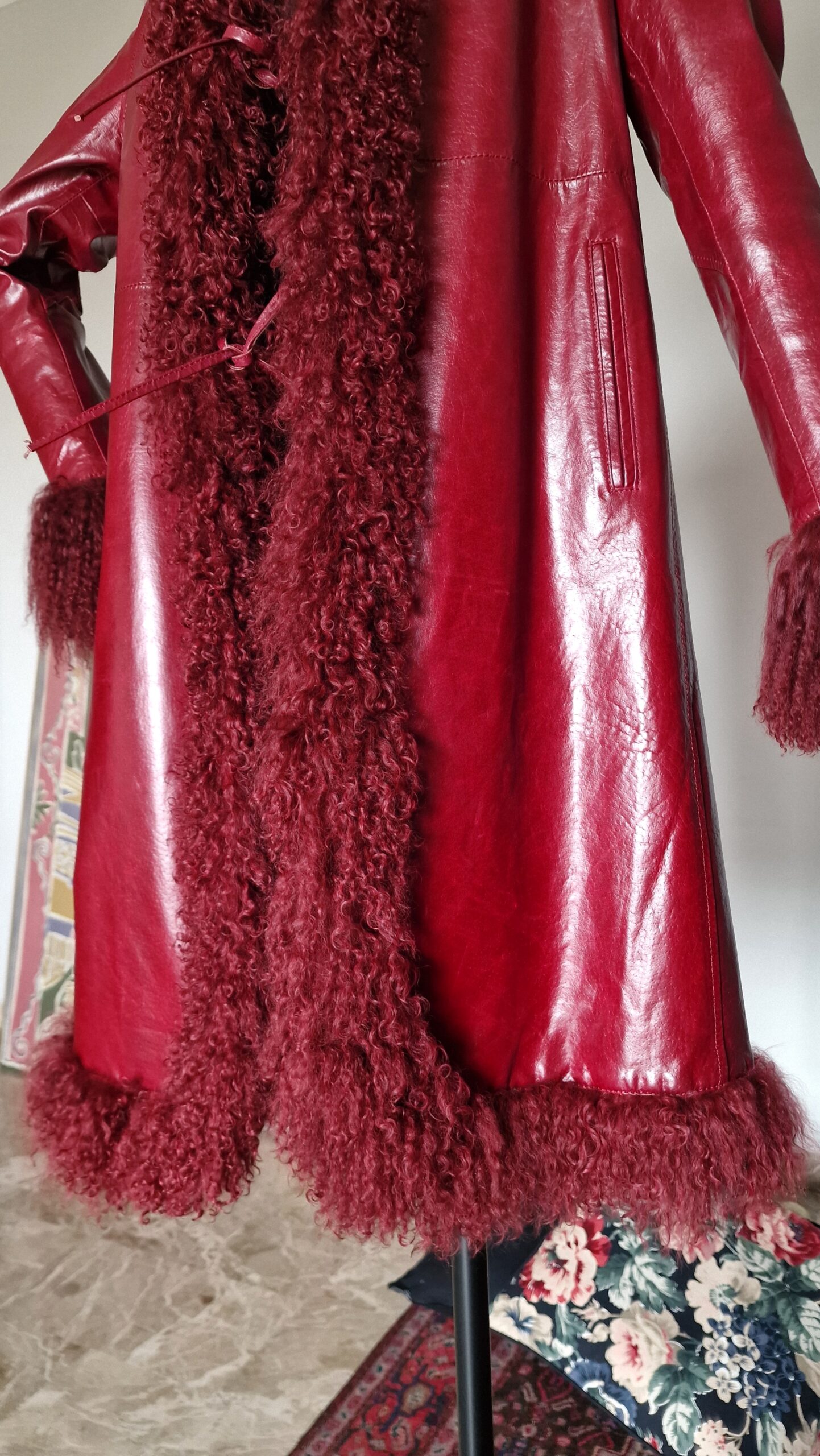 Capospalla in pelle rosso ciliegia /burgundy con pelliccia di Mongolia, vintage ma nuovo tg 40/42 - immagine 9