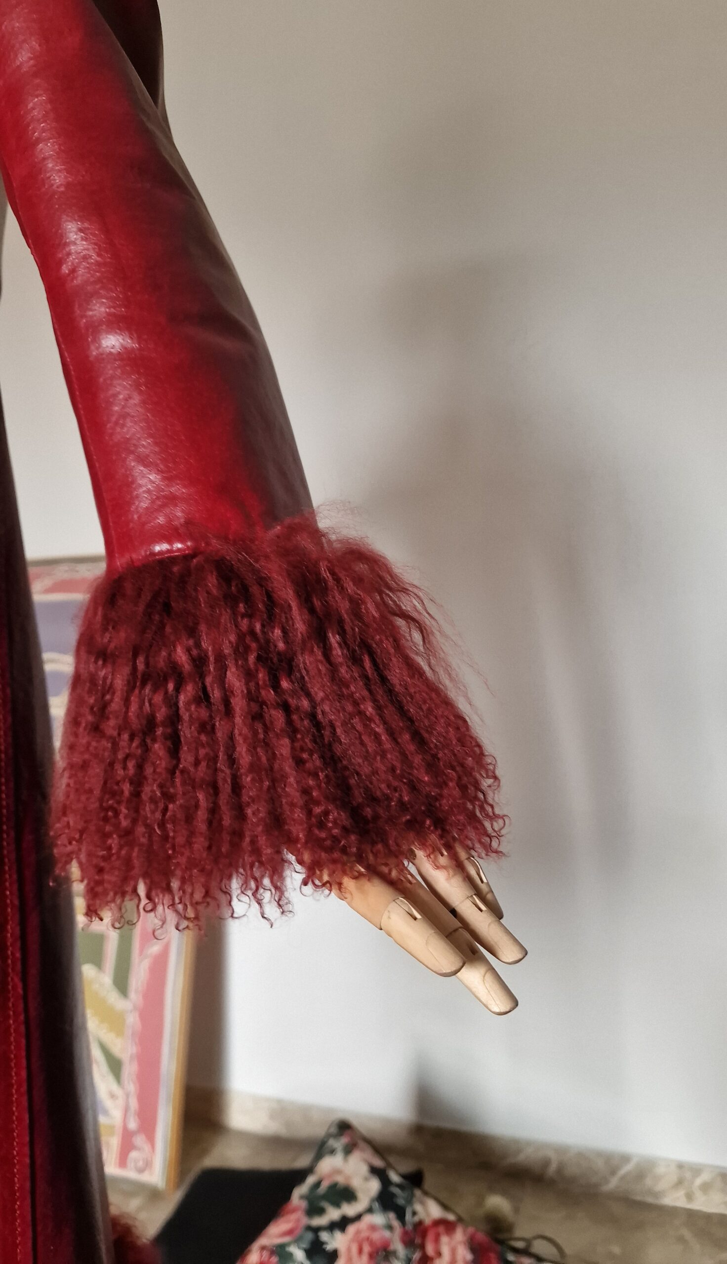 Capospalla in pelle rosso ciliegia /burgundy con pelliccia di Mongolia, vintage ma nuovo tg 40/42 - immagine 10
