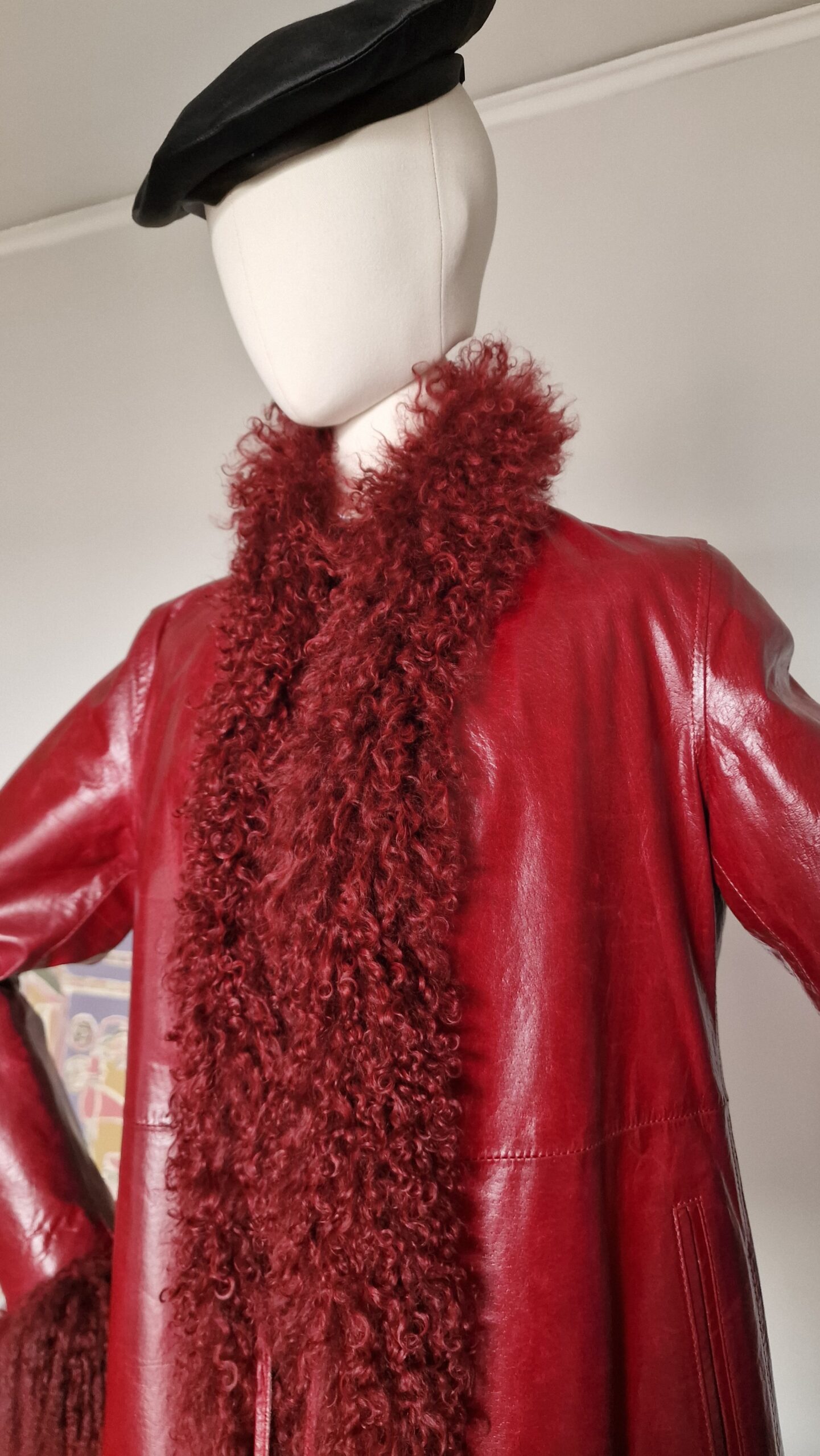 Capospalla in pelle rosso ciliegia /burgundy con pelliccia di Mongolia, vintage ma nuovo tg 40/42 - immagine 11