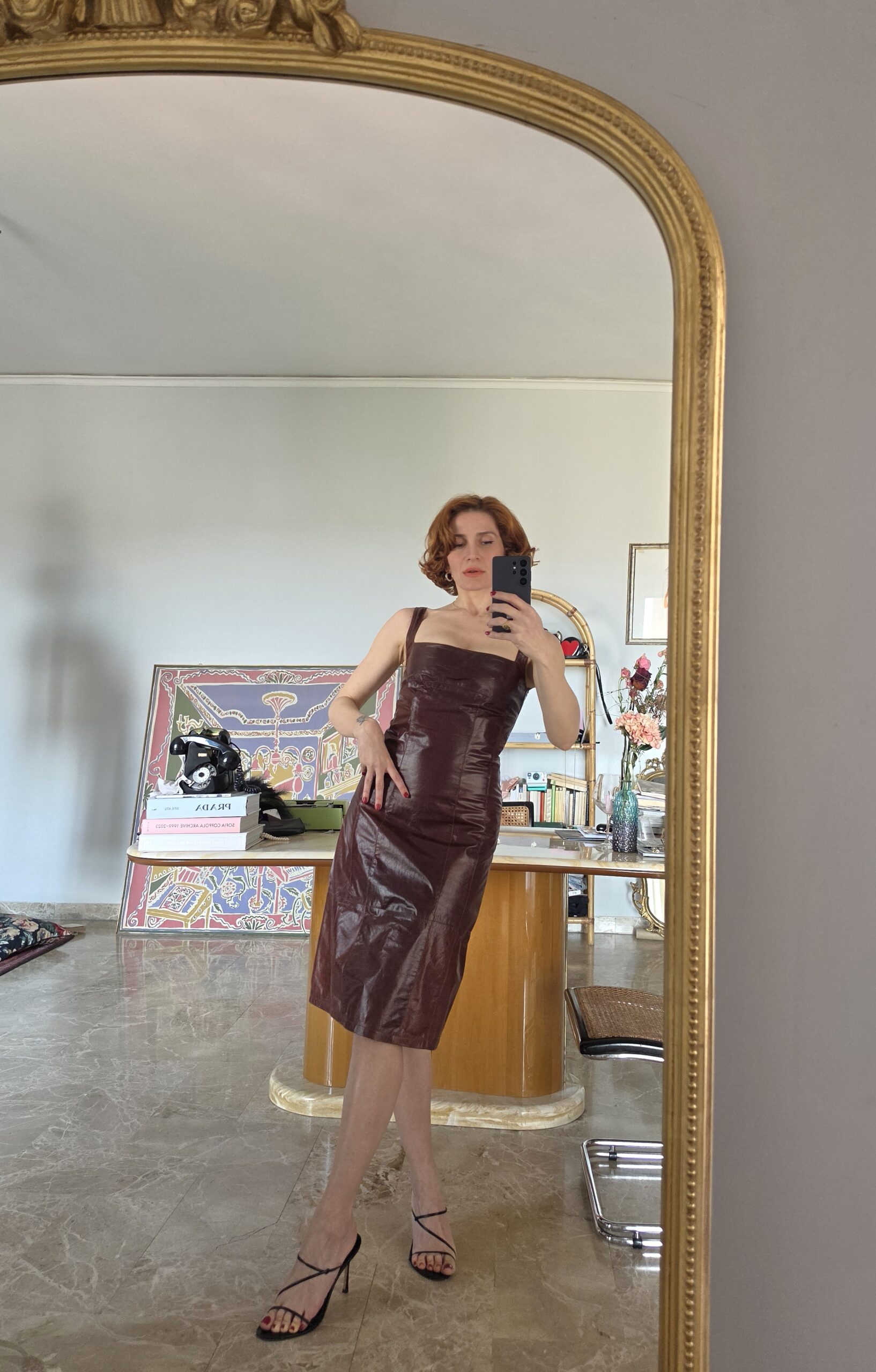 Abito artigianale in pelle cognac/bordeaux vintage ma nuovo con etichetta - immagine 2