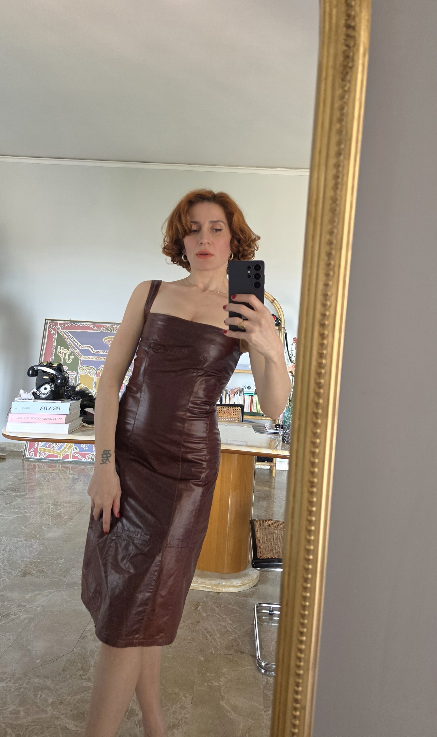 Abito artigianale in pelle cognac/bordeaux vintage ma nuovo con etichetta - immagine 4