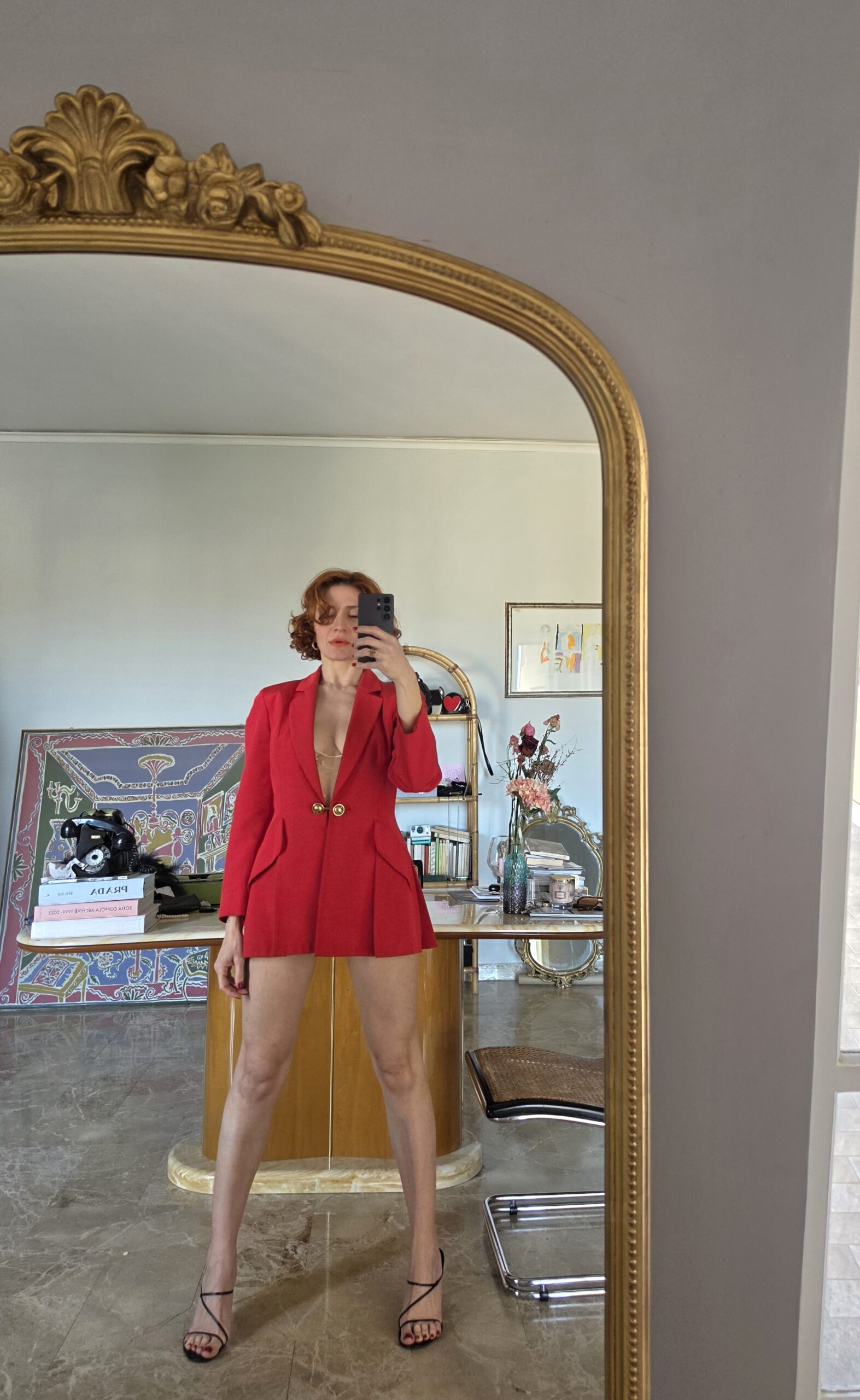 Giacca Moschino vintage rossa anni 90 con spacchi - immagine 2