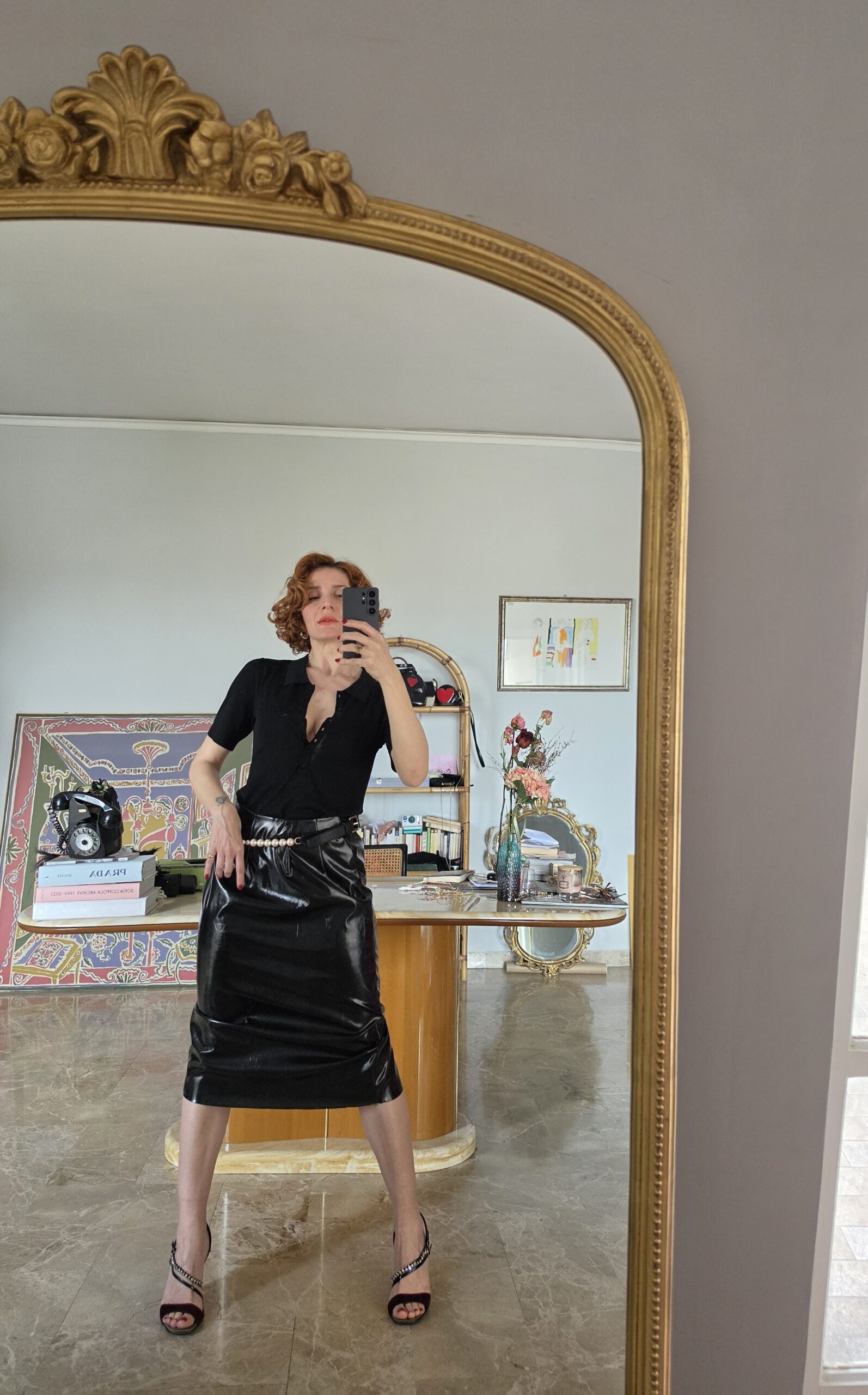 Gonna sartoriale in vinile nero tg 42 - immagine 2