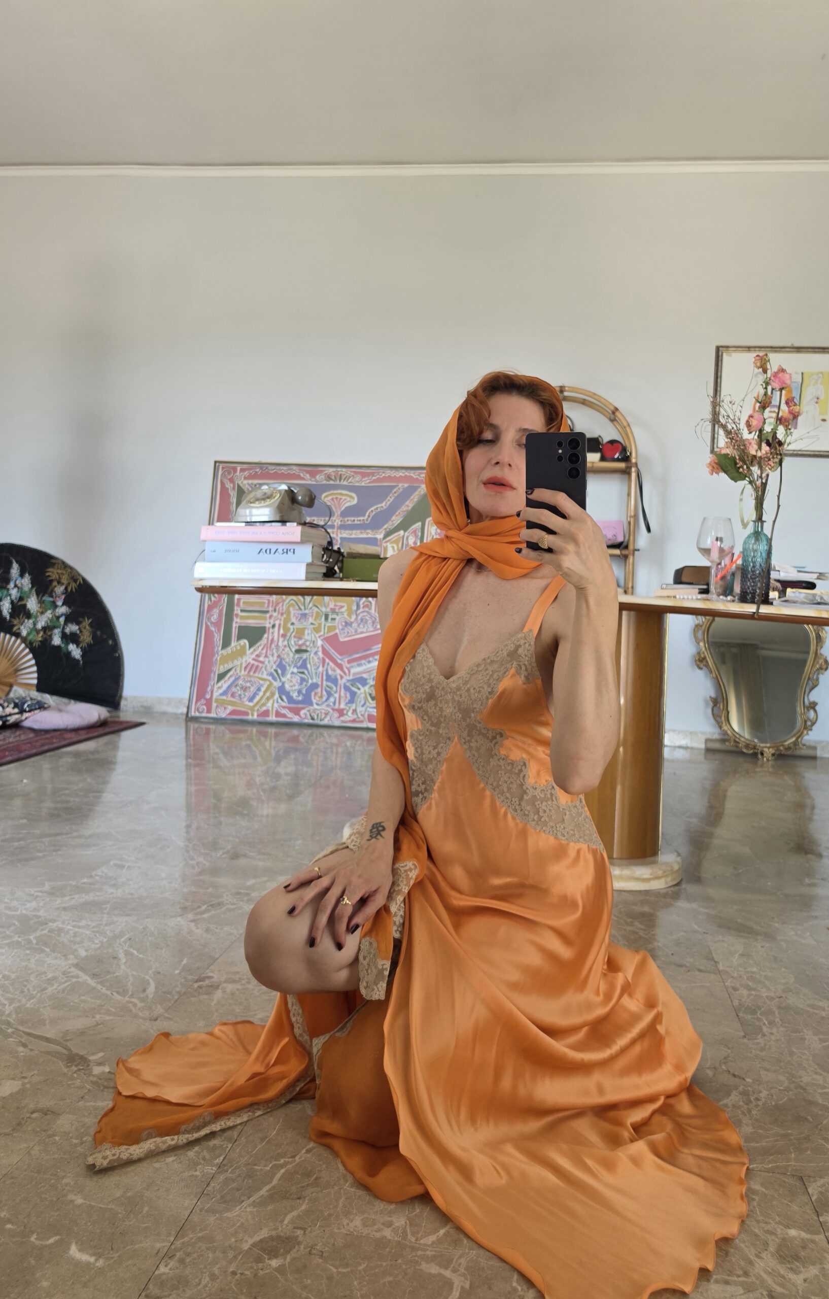 Capolavoro Abito lungo vintage Sartoriale in Pura Seta albicocca e pizzo Chantilly francese tg 42 - immagine 11