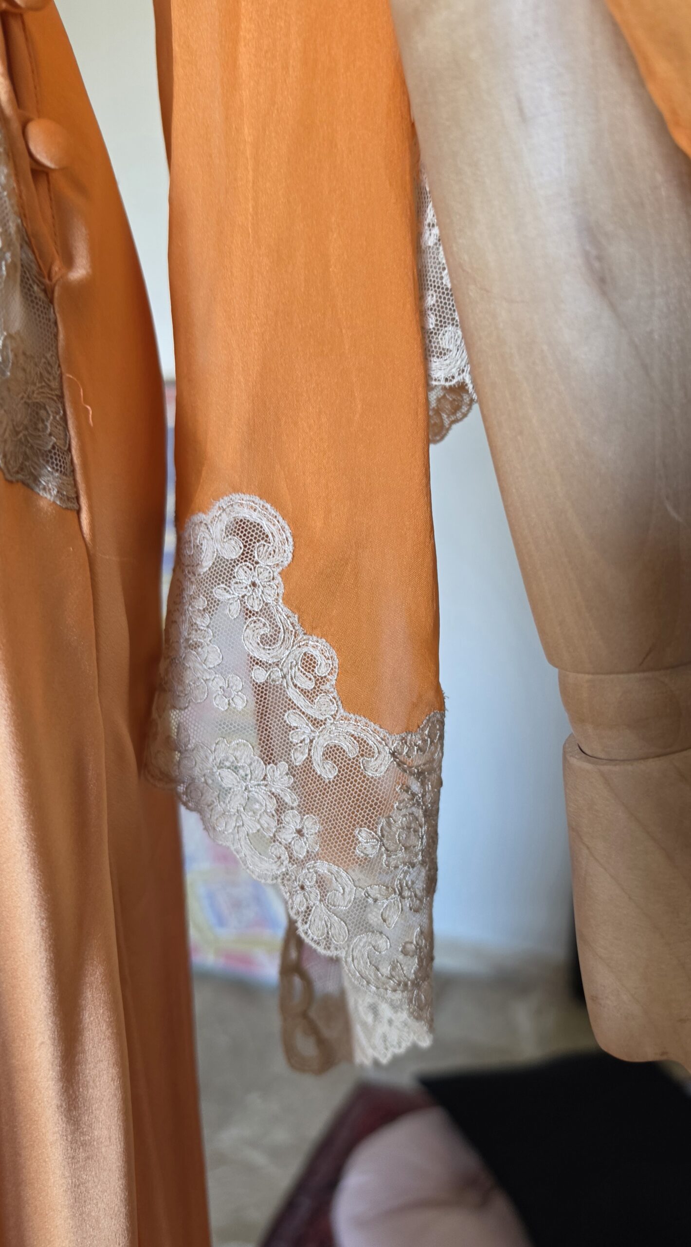 Capolavoro Abito lungo vintage Sartoriale in Pura Seta albicocca e pizzo Chantilly francese tg 42 - immagine 22