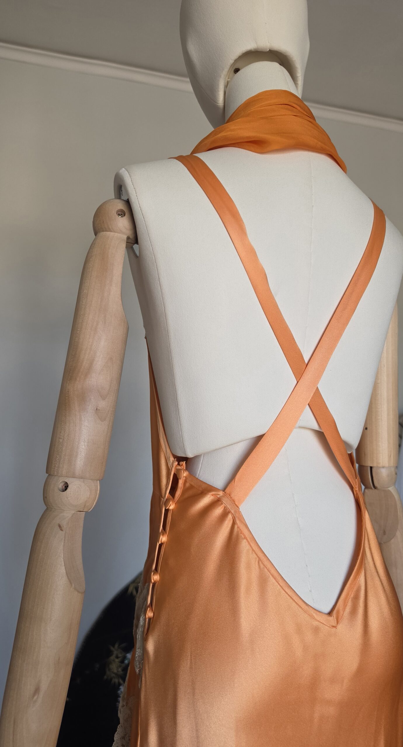 Capolavoro Abito lungo vintage Sartoriale in Pura Seta albicocca e pizzo Chantilly francese tg 42 - immagine 25