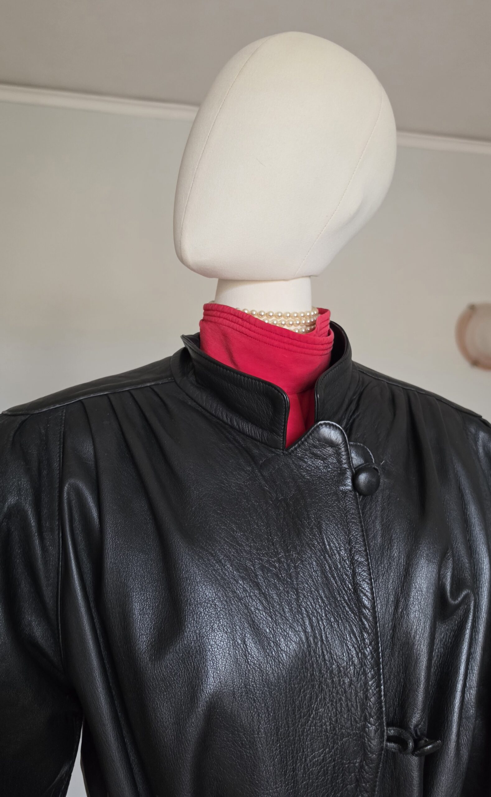 Giacca vintage artigianale in vera e pregiata pelle nera - immagine 4