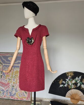 Abito vintage Sartoriale anni 60 goffrato con applicazione gioiello